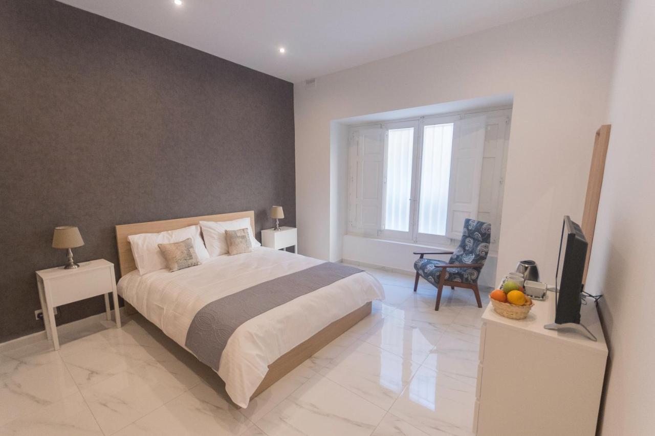 4 Bedroom Apartment Near Sliema Seafront Bagian luar foto